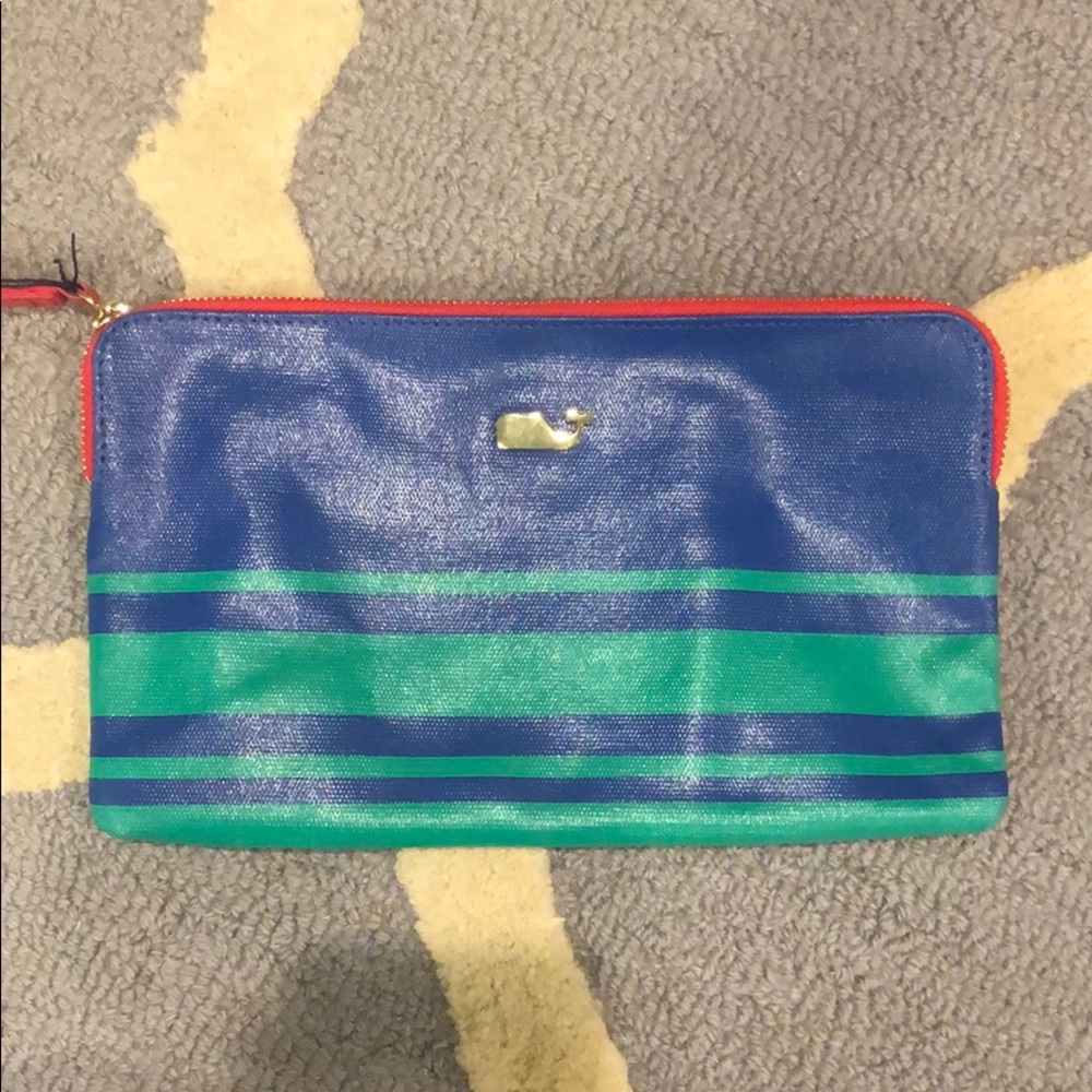 Vineyard vines clutch